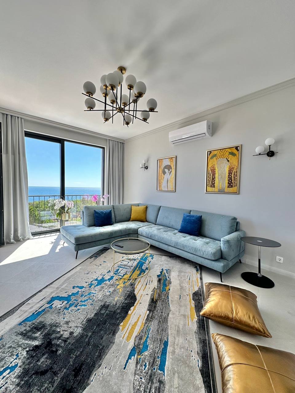 Luksuzna kuća u nizu od 223 m² sa 4 spavaće sobe, 5 kupatila i bazenom u Budvi