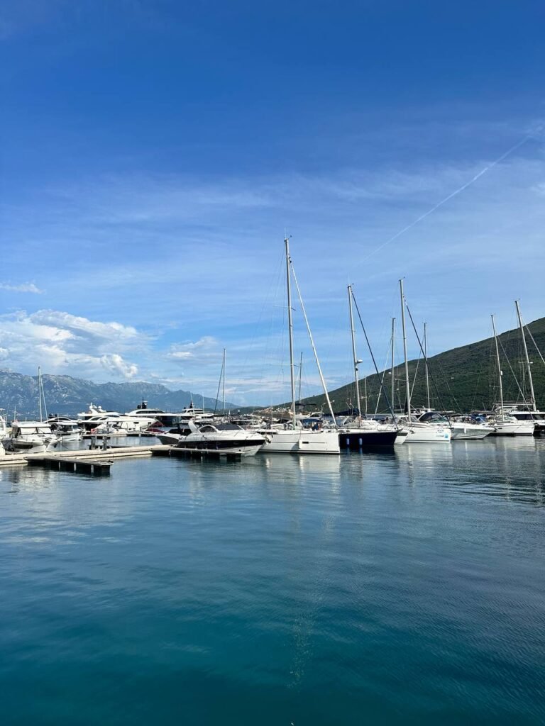 Kuća 229 m2 u Đenovićima, 3 spavaće sobe, 2 kupatila, 400 m od mora