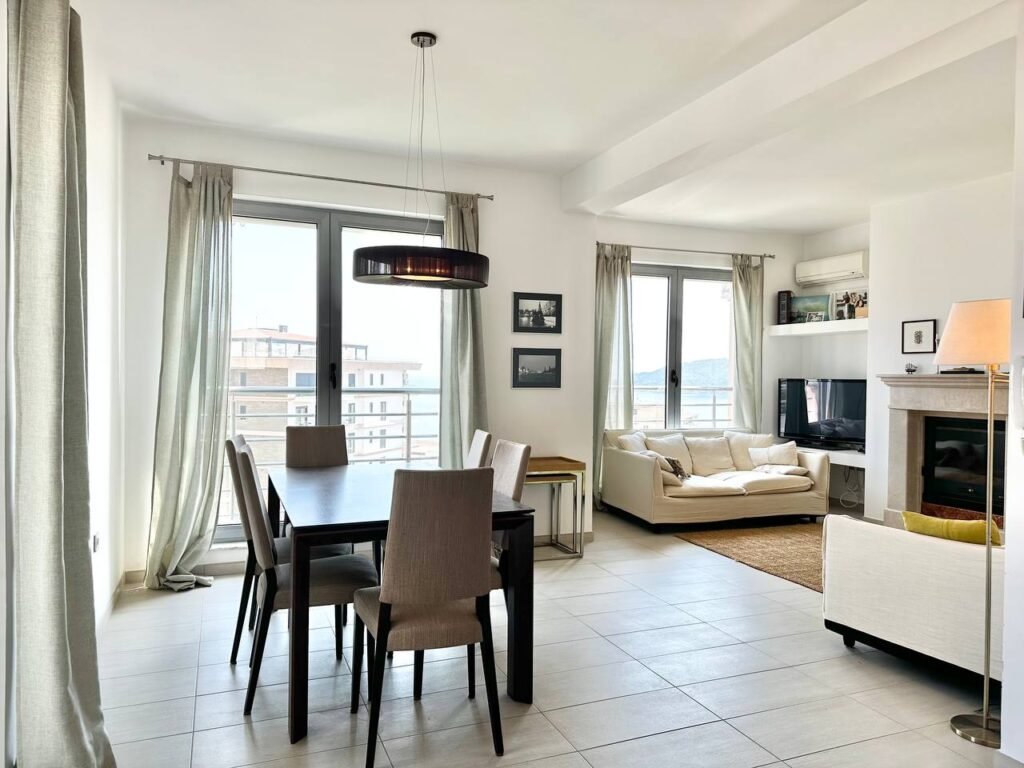 Penthouse s 3 spavaće sobe 115 m2 + stan s 2 spavaće sobe 78 m2 + garaža 56 m2